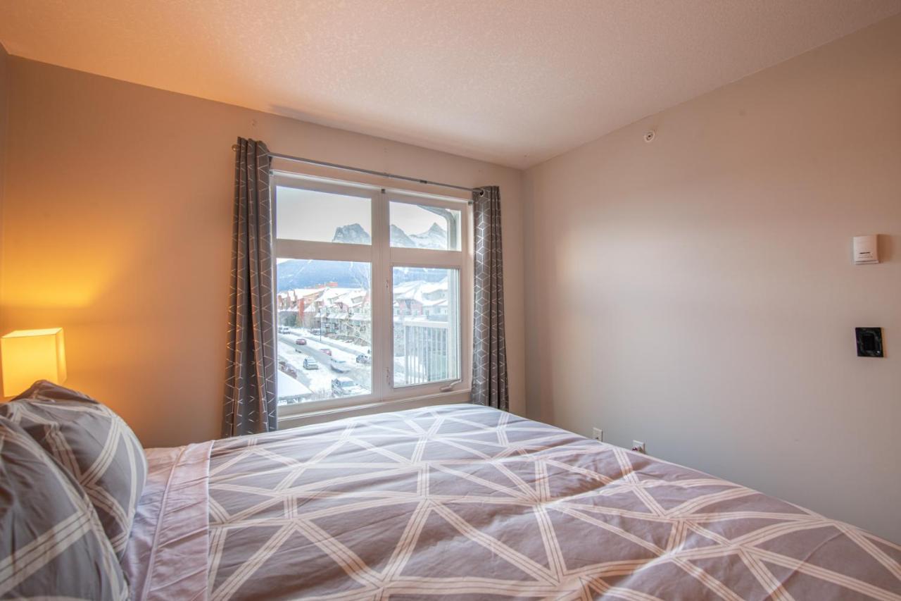 Mountain View 2 Bedroom Condo - Wt Top Floor-401 Canmore Exterior foto